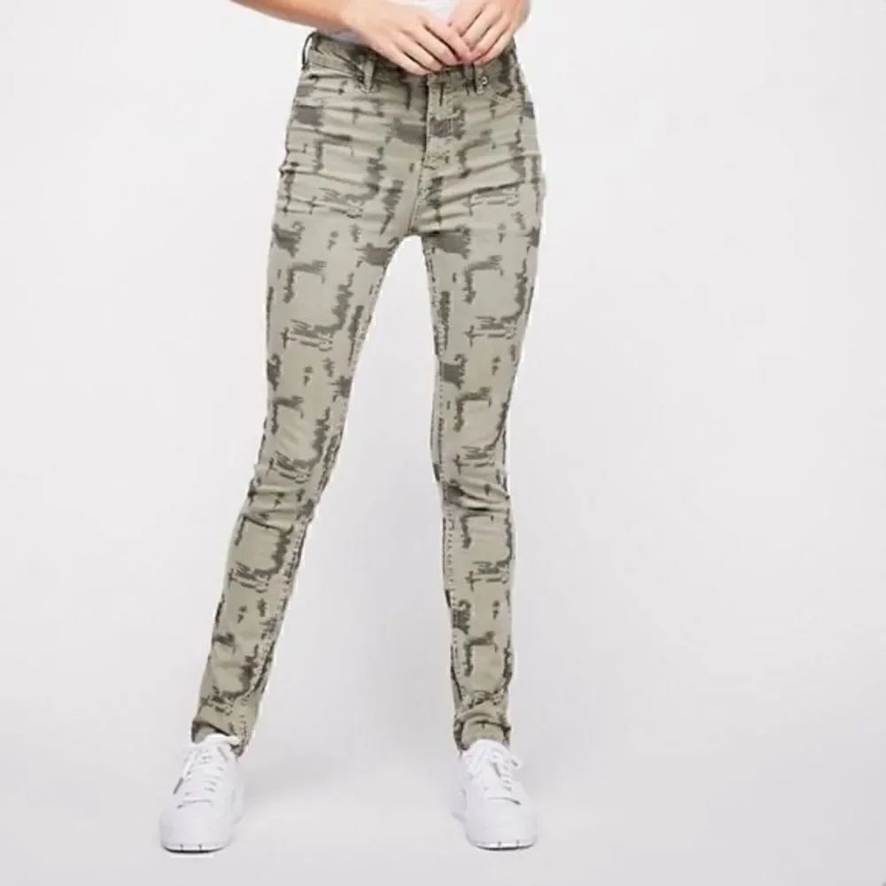 Free People Women Size 29 Long and Lean edgy Camo Skinny Denim Jeans - Picture 10 of 14